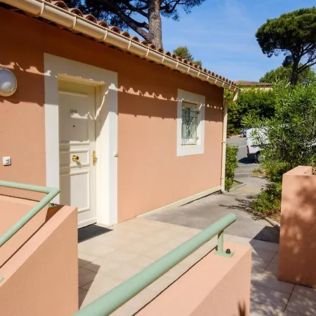 Coup De Cœur Elégant T2 Classé 3 Etoiles Avec Piscine Proche Et * Sainte-Maxime