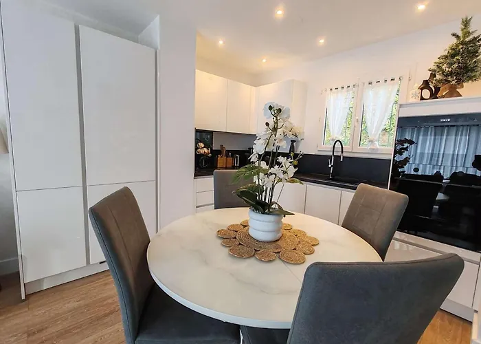 Coup De Coeur Elegant T2 Classe 3 Etoiles Avec Piscine Proche Et